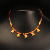 coliere-piele-si-margele-portocalii-cu-5-pandantive-broasca-decorata-cultura-tairona